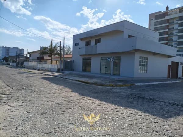 Sala comercial de ESQUINA e FRENTE AO MAR em localização privilegiada!