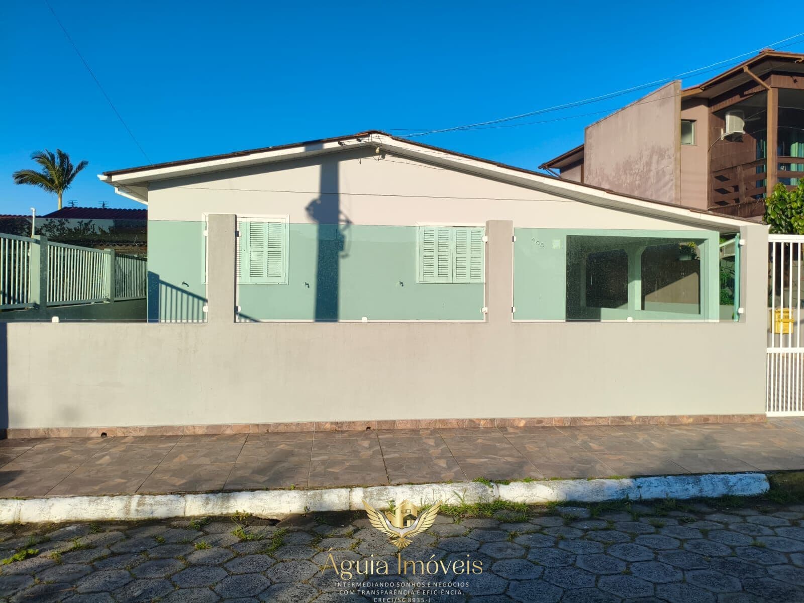 CASA AMPLA COM EDÍCULA