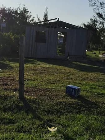 Este terreno à venda, com área total de 312,50m²