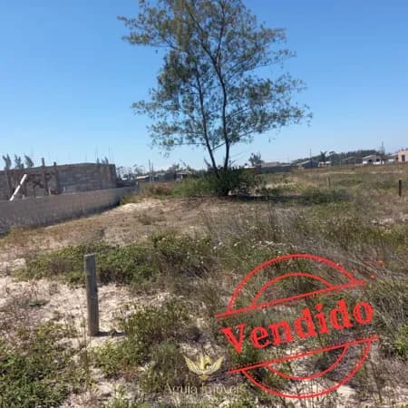 Terreno aterrado, bem localizado e de fácil acesso!