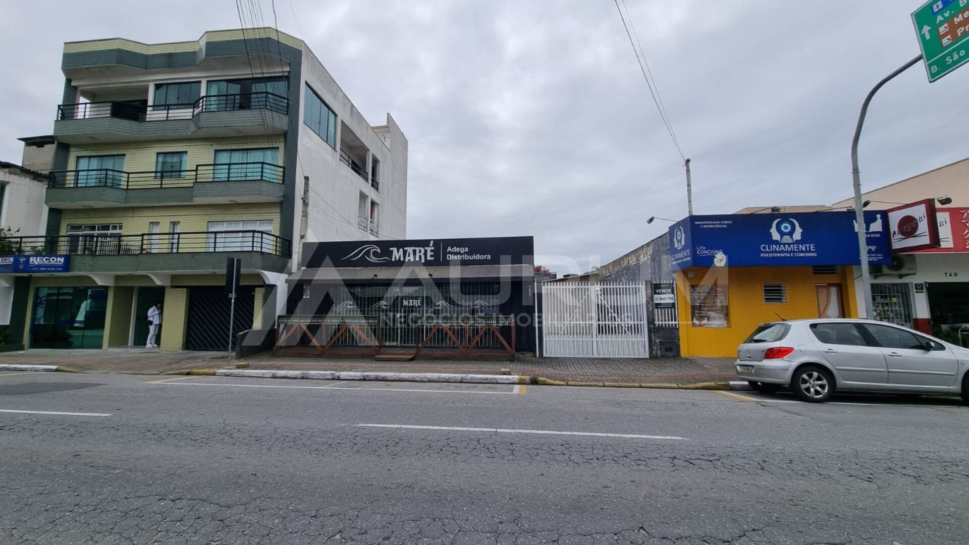 Terreno com 522,72 m2 a 700 metros da Praia Central, em Navegantes/SC