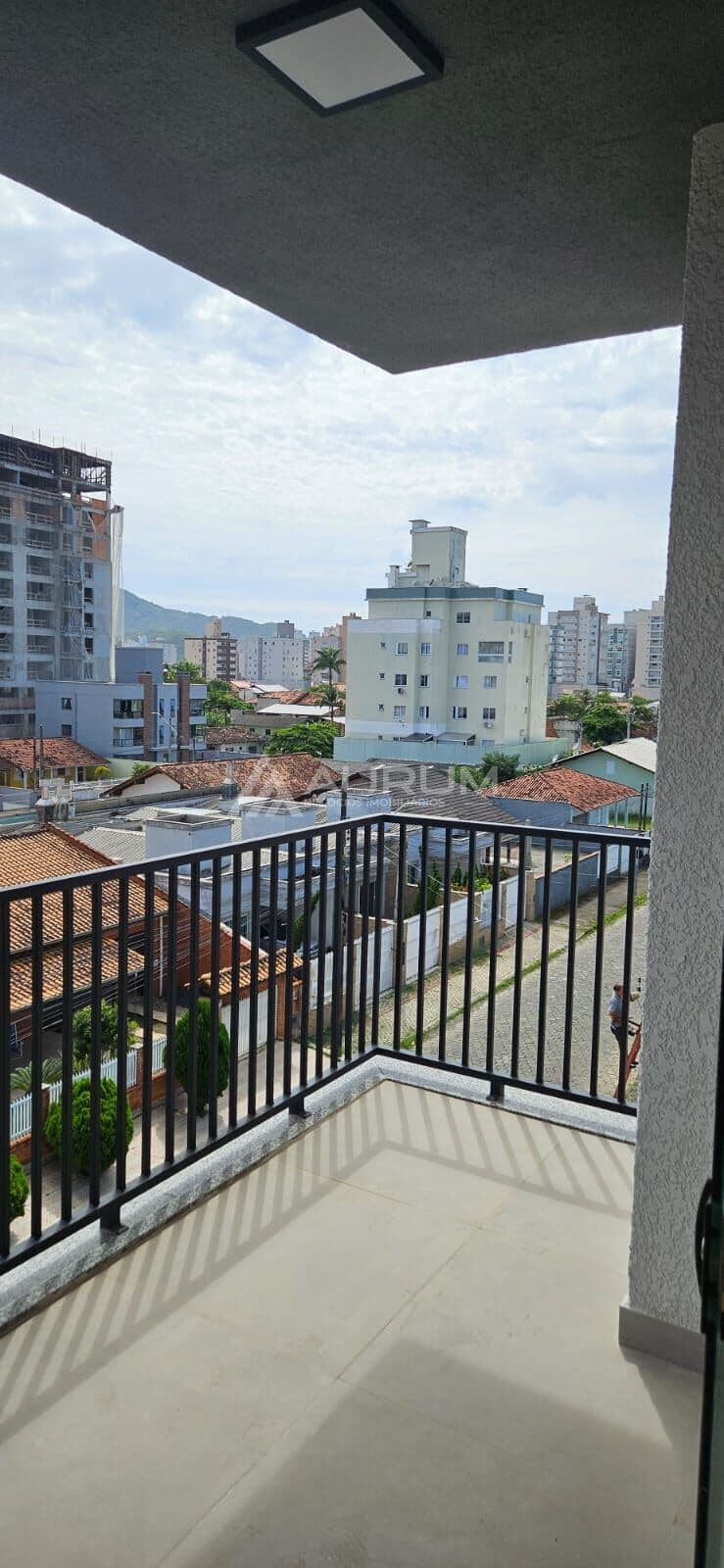 Apartamento NOVO com 02 Dormitórios (01 suíte com closet), em Gravatá, Navegantes/SC
