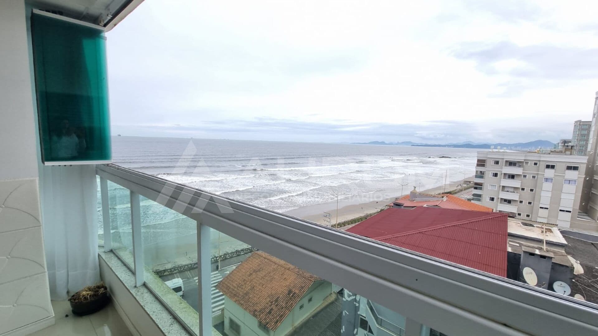 Apartamento com 03 Dormitórios (01 suíte) SEMIMOBILIADO com VISTA MAR, em Gravatá, Navegantes/SC