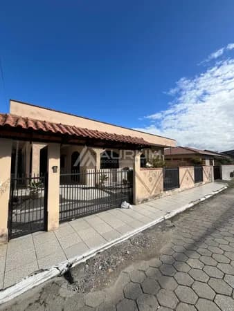 Casa com 05 dormitórios, sendo 01 suíte – Centro, Navegantes/SC