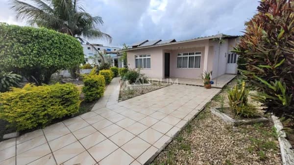 Casa com 3 quartos no Centro de Navegantes - SC