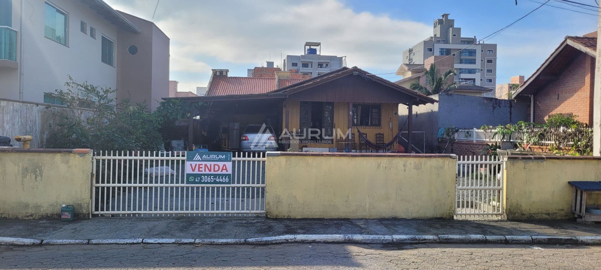 Casa MISTA, com 325 m2 de terreno, a 200 metros da PRAIA, Centro, Navegantes/SC