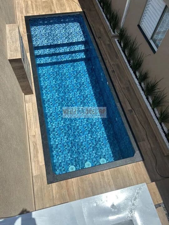 Linda casa com salão comercial