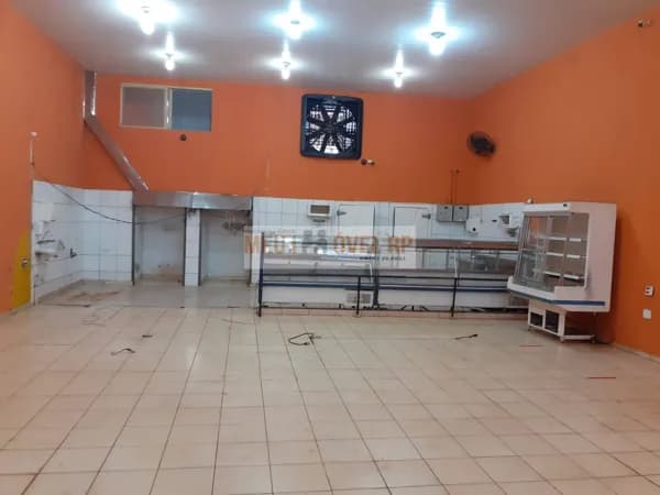 Casa com Salão Comercial
