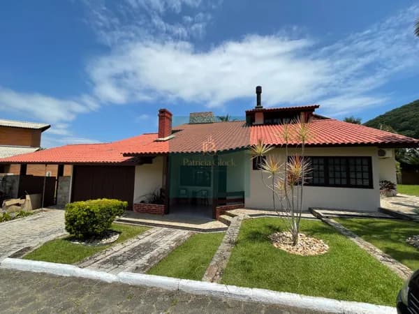 Casa de Condomínio em Florianópolis - Sambaqui
