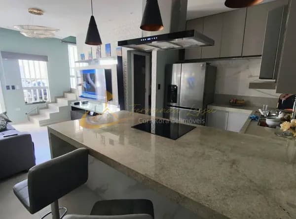 Sobrado à venda com 2 suítes no Golfinho - Caraguatatuba / SP