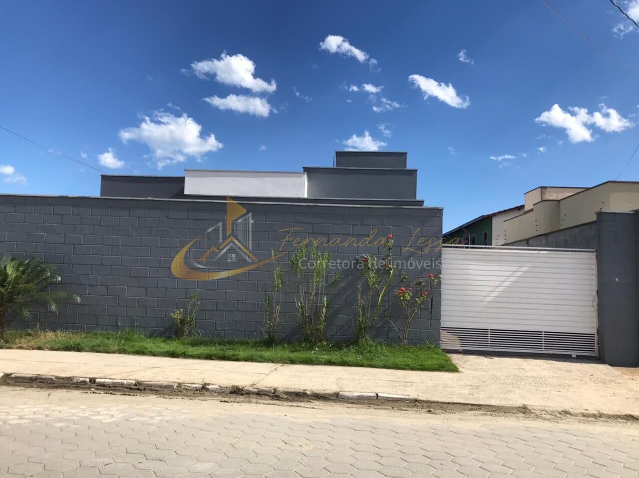Casa com dois dormitórios à venda no Golfinho - Caraguatatuba / SP