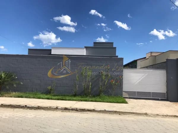 Casa com dois dormitórios à venda no Golfinho - Caraguatatuba / SP