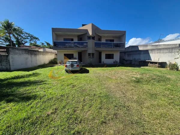 São 2 casas à venda com 3 suítes cada no Brarranco Alto - Caraguatatuba SP