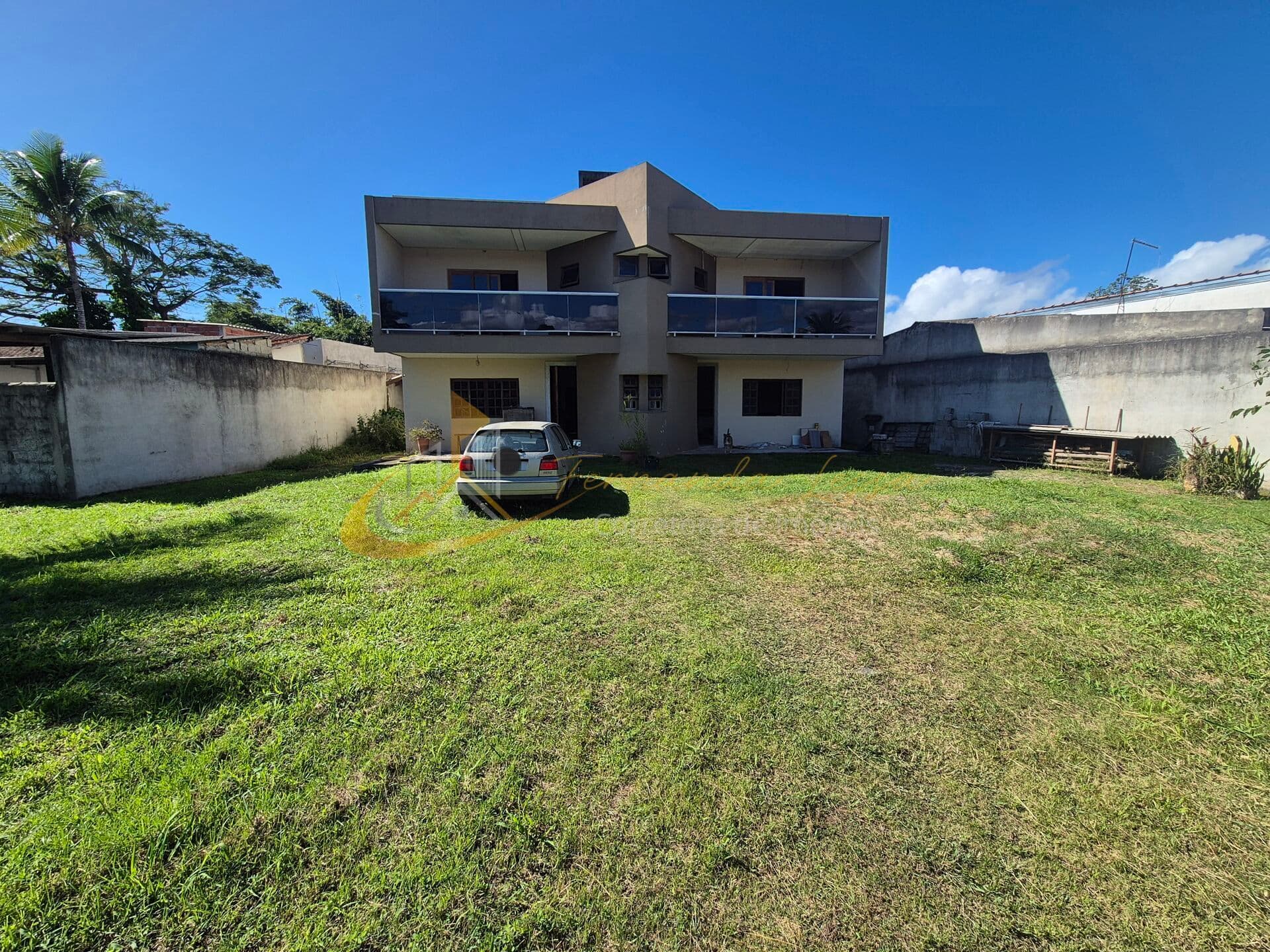 São 2 casas à venda com 3 suítes cada no Brarranco Alto - Caraguatatuba SP