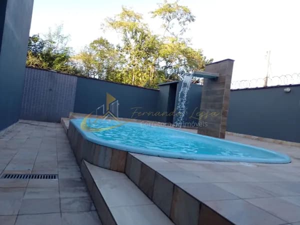 Linda casa com piscina próximo a praia do Massaguaçu- Caraguatatuba-SP