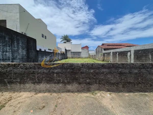 Vende-se Terreno na Avenida principal do Bairro Pontal Santa Marina em Caraguatatuba - 360m²