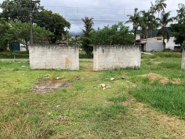 Dupla Oportunidade em Gaivotas: 2 Terrenos de 245m² Cada, Murados e Aterrados! Caraguatatuba-SP