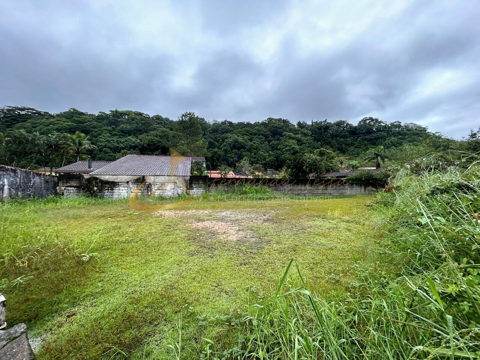 Ótimo Terreno murado e aterrado à venda, 200 metros da praia da Cocanha, escritura definitiva Caraguatatuba, SP