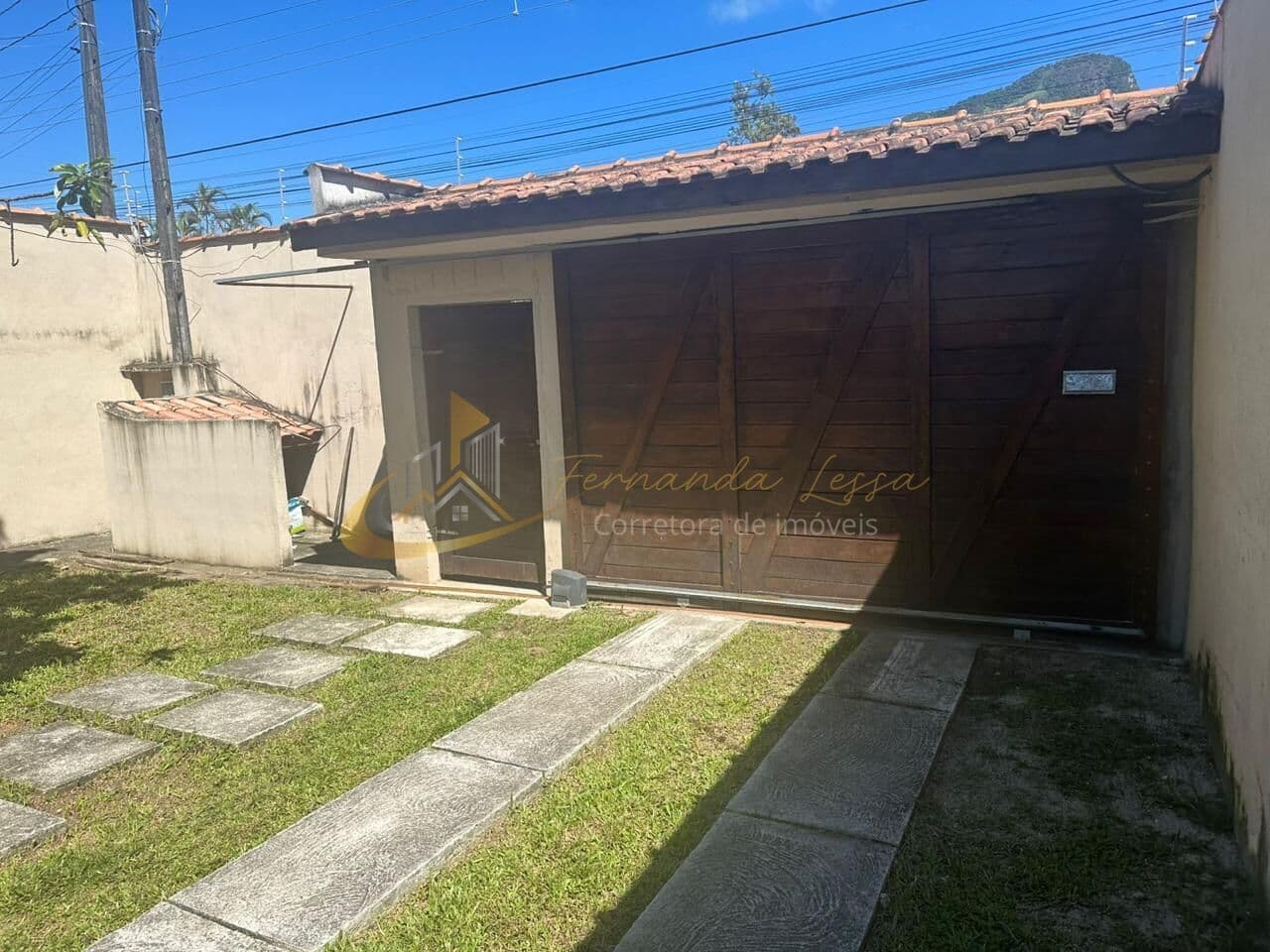 Casa com 2 dormitórios à venda no Jd. Jaqueira - Caraguatatuba-SP