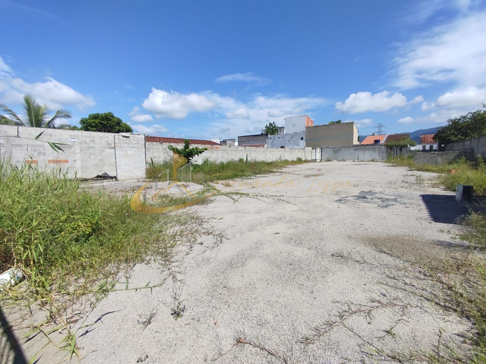 TERRENO EXTENSO COM 1.000 METROS EM CARAGUATATUBA-SP , NA BEIRA DA RODOVIA QUE LIGA CARAGUATATUBA X SÃO SEBASTIÃO.