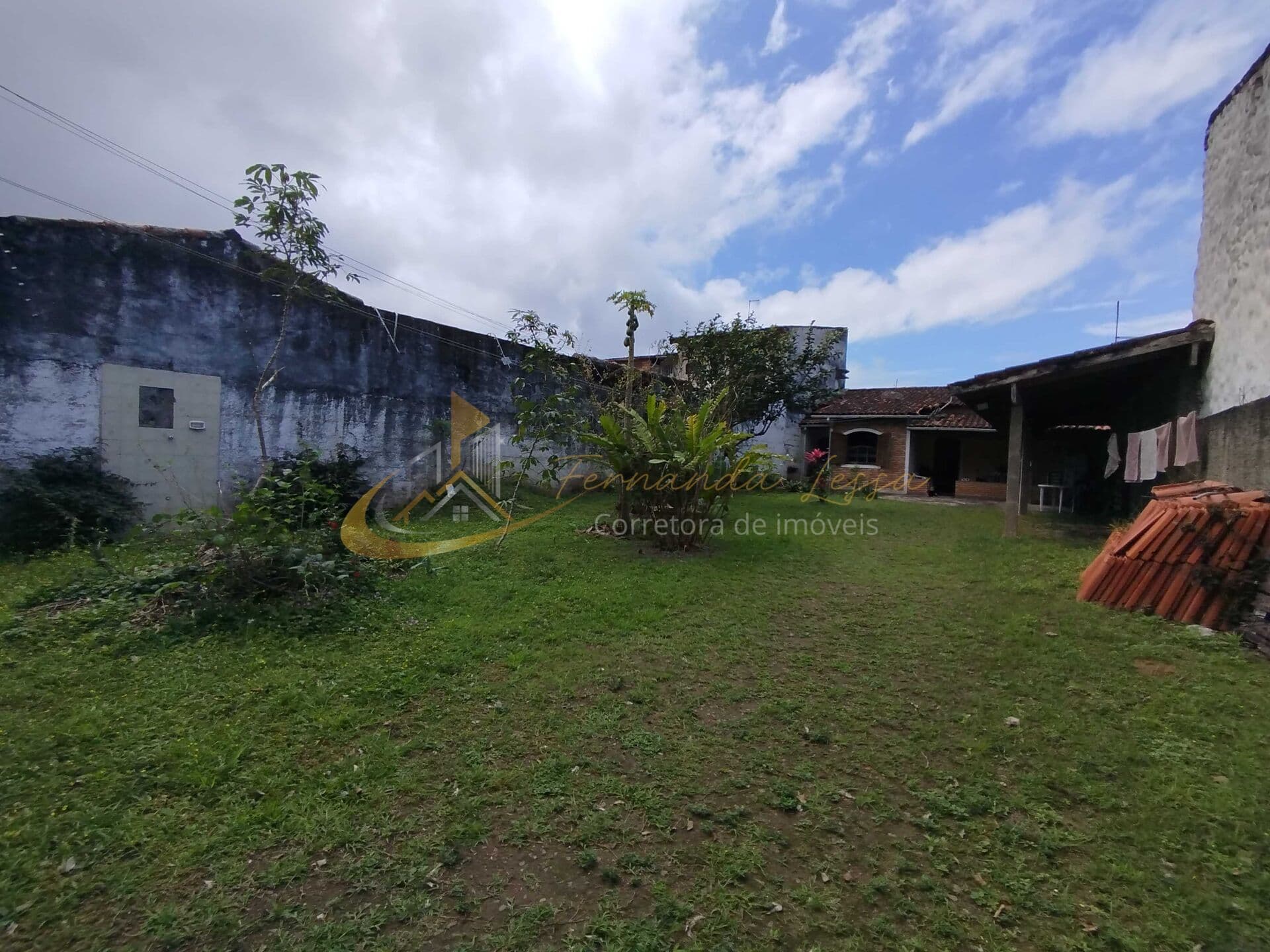 Casa com 2 Quartos Jd. Jaqueira à Venda próximo a rodoviária , Caraguatatuba-SP
