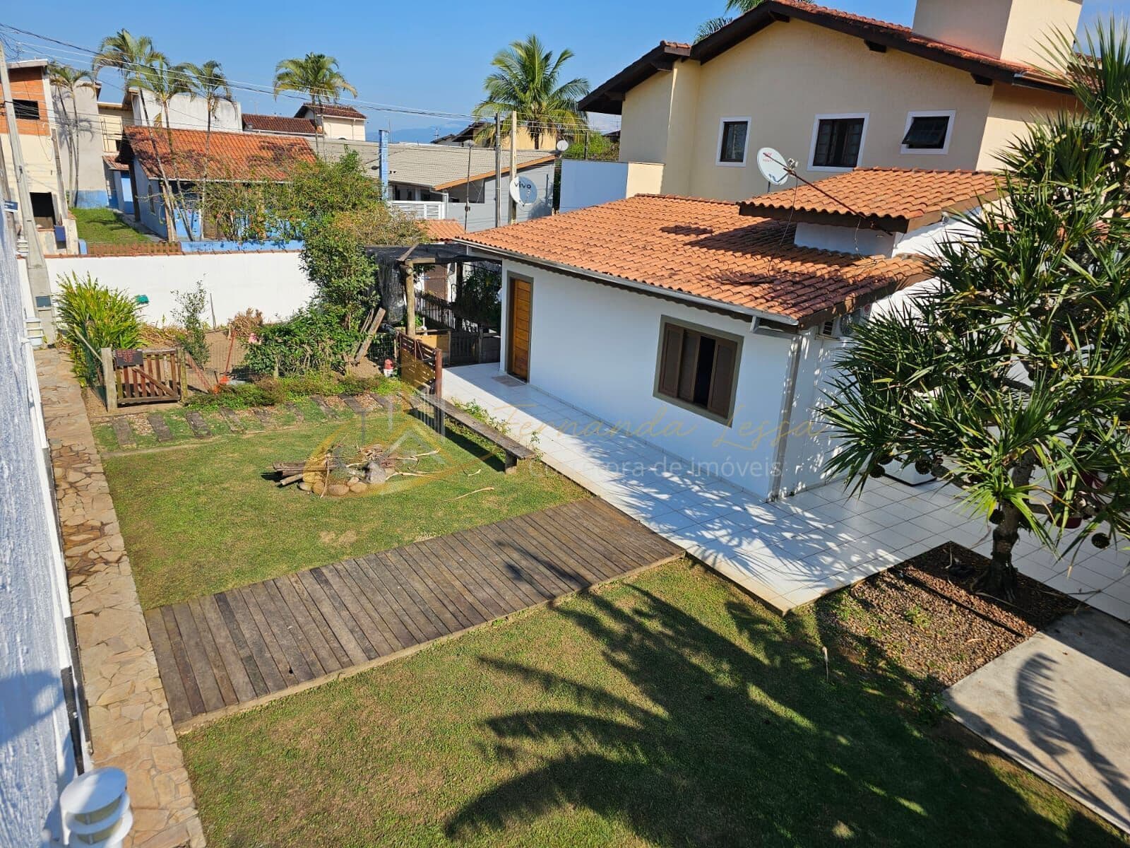 Edícula apenas à 100 metros Cond. Portal Patrimônio, Praia Massaguaçú Caraguatatuba - SP