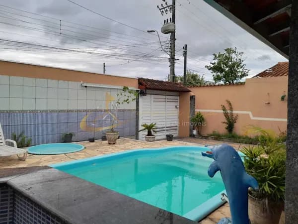 Casa com 4 Quartos e 3 banheiros à Venda, 198 m² por R$ 850.000