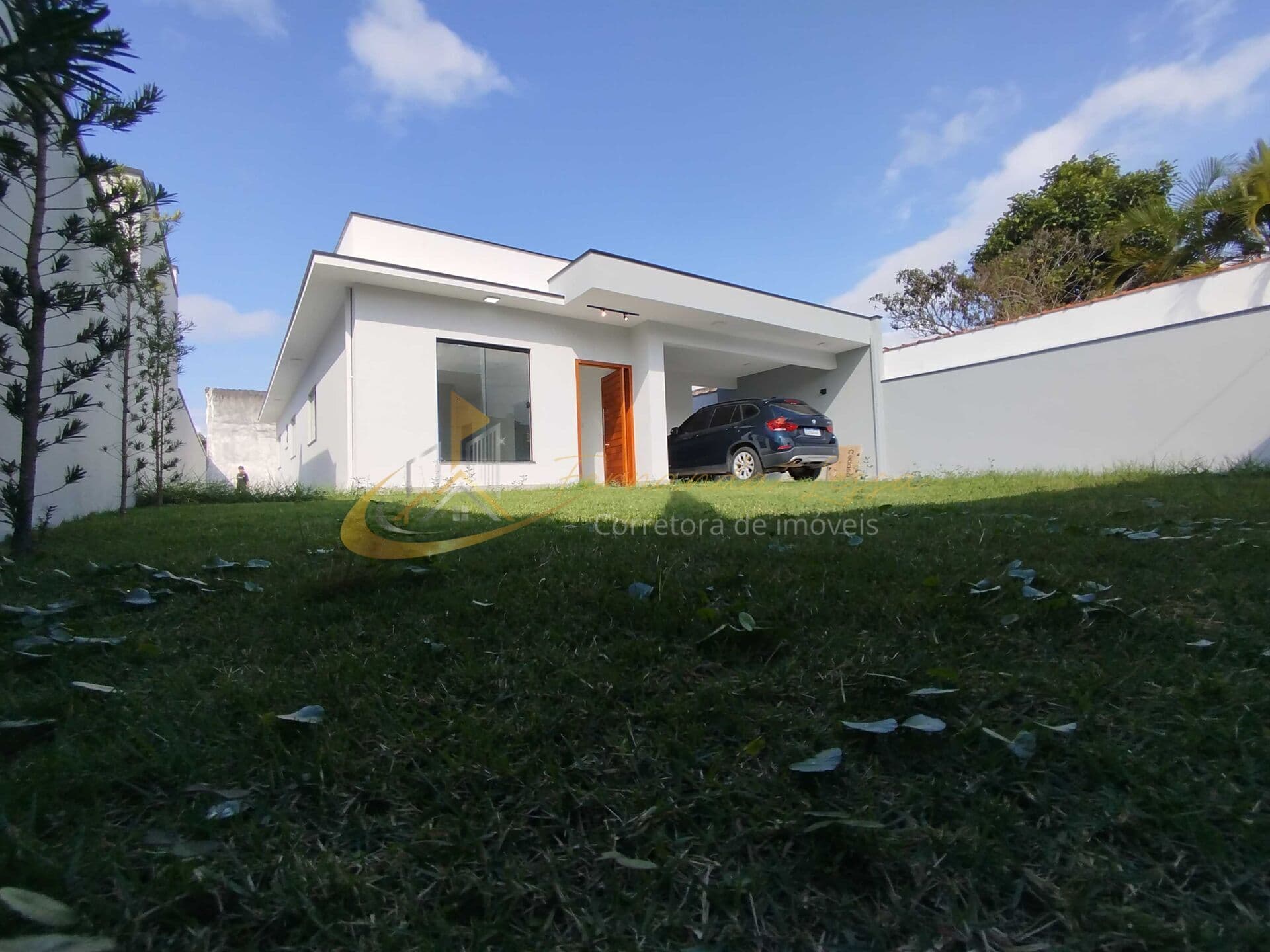 Casa com 3 Quartos e 3 banheiros à Venda,Pontal Santa Marina- Caraguatatuba-SP