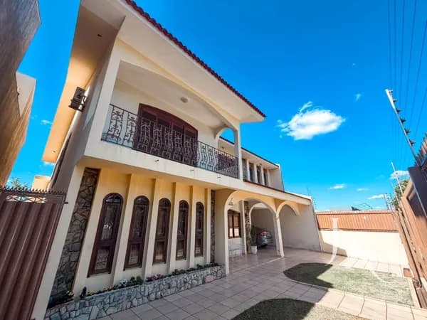Sobrado a Venda - 5 quartos - Região Vila A