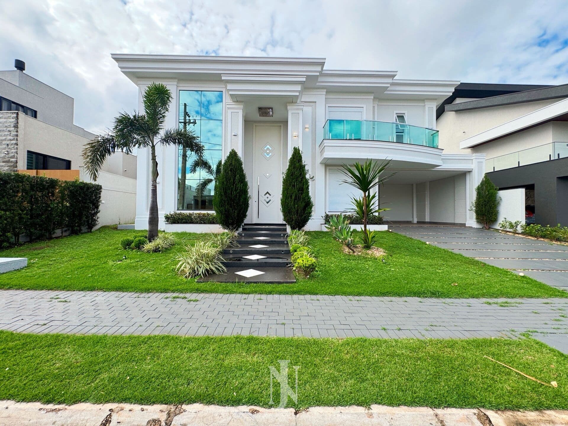 Sobrado a venda - 4 suítes - semi mobiliado - R$ 4.800.000,00