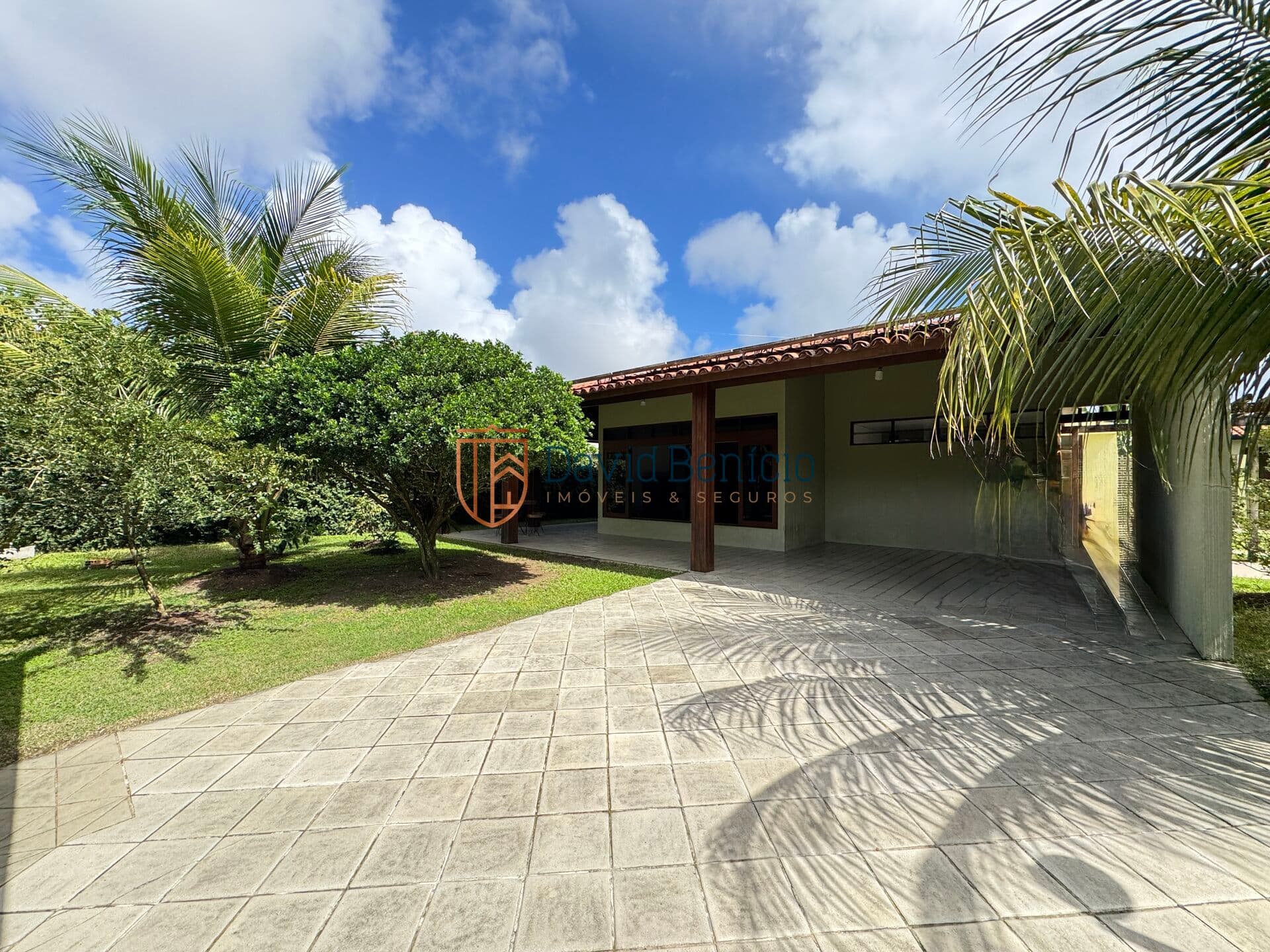 Casa à venda em Rua aberta de 601m² com 3 quartos, edícula e canil - Gruta de Lourdes