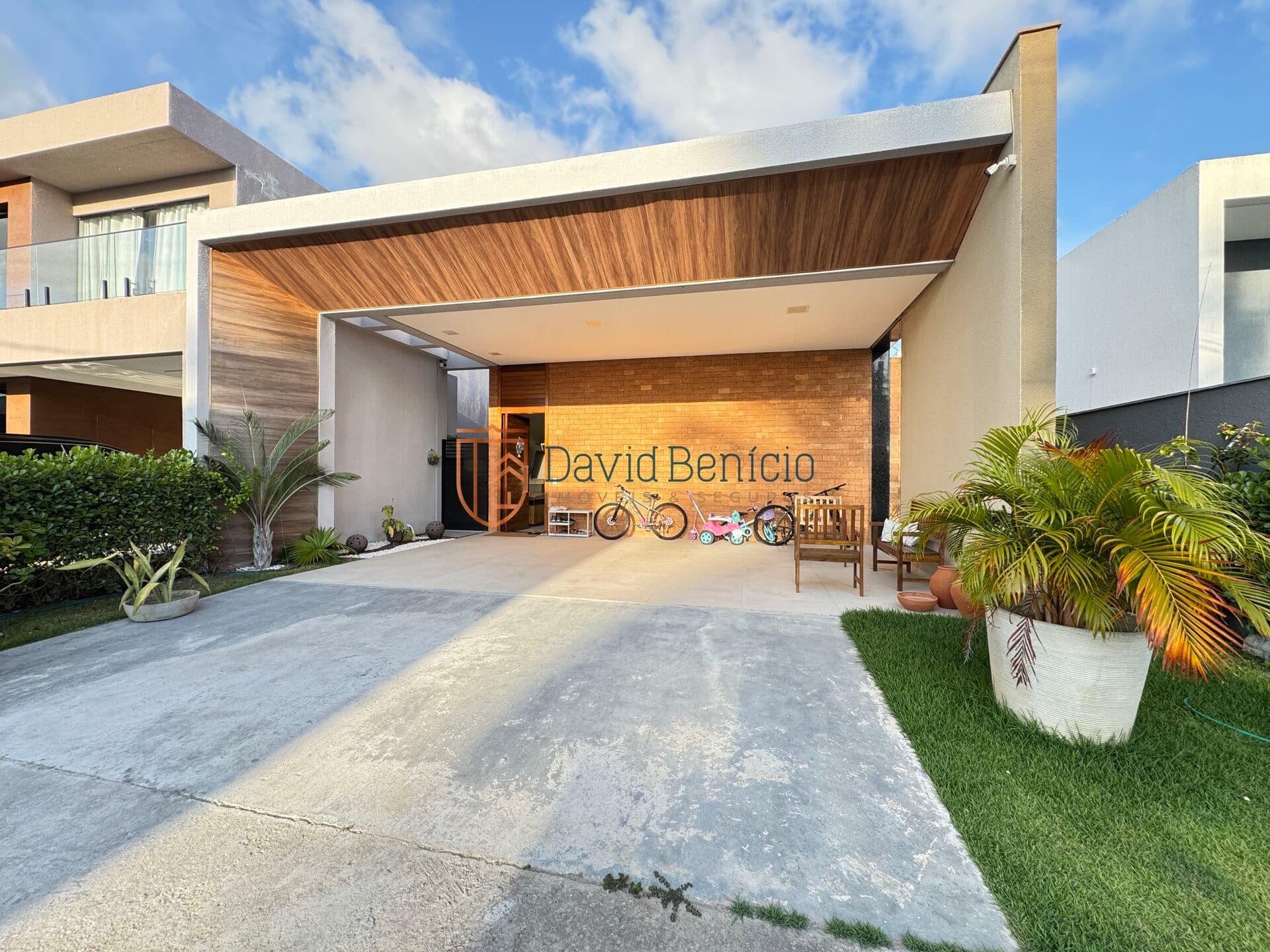 Casa Térrea à venda no cond. Enseada da Lagoa, R$1.100.000,00