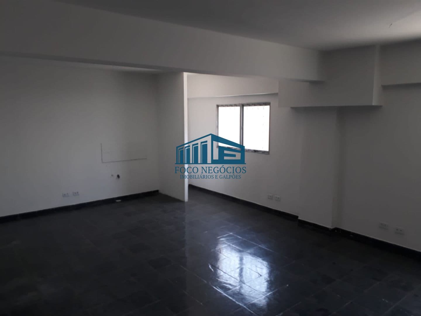 Sala Comercial para Locação - 45 m² por R$ 1.400/mês