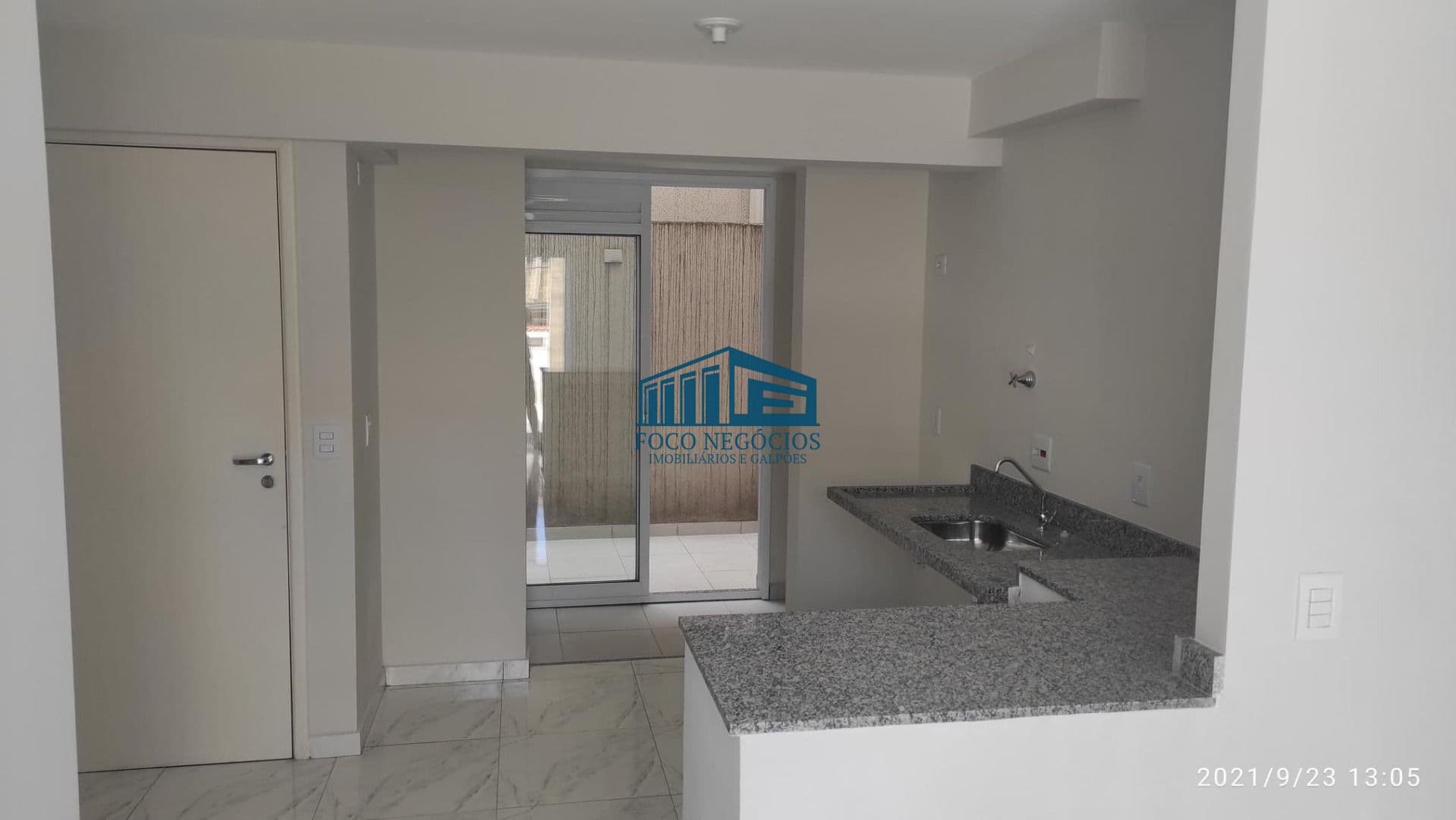 Apartamento de Frente para a Rua - Excelente Localização