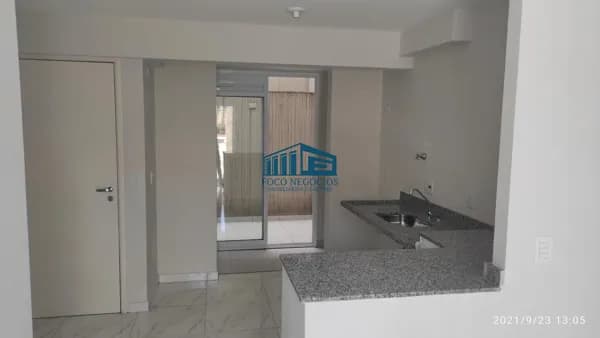 Apartamento de Frente para a Rua - Excelente Localização