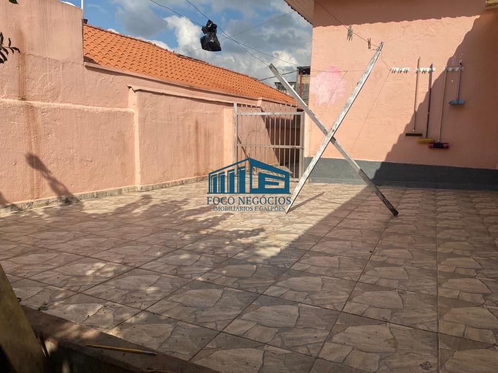 Casa Residencial para Alugar - 2 Dormitórios - Área Total de 200 m² - Área Construída de 85 m²