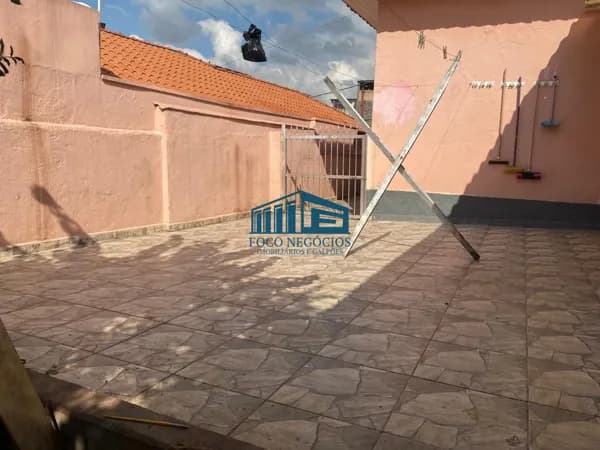 Casa Residencial para Alugar - 2 Dormitórios - Área Total de 200 m² - Área Construída de 85 m²