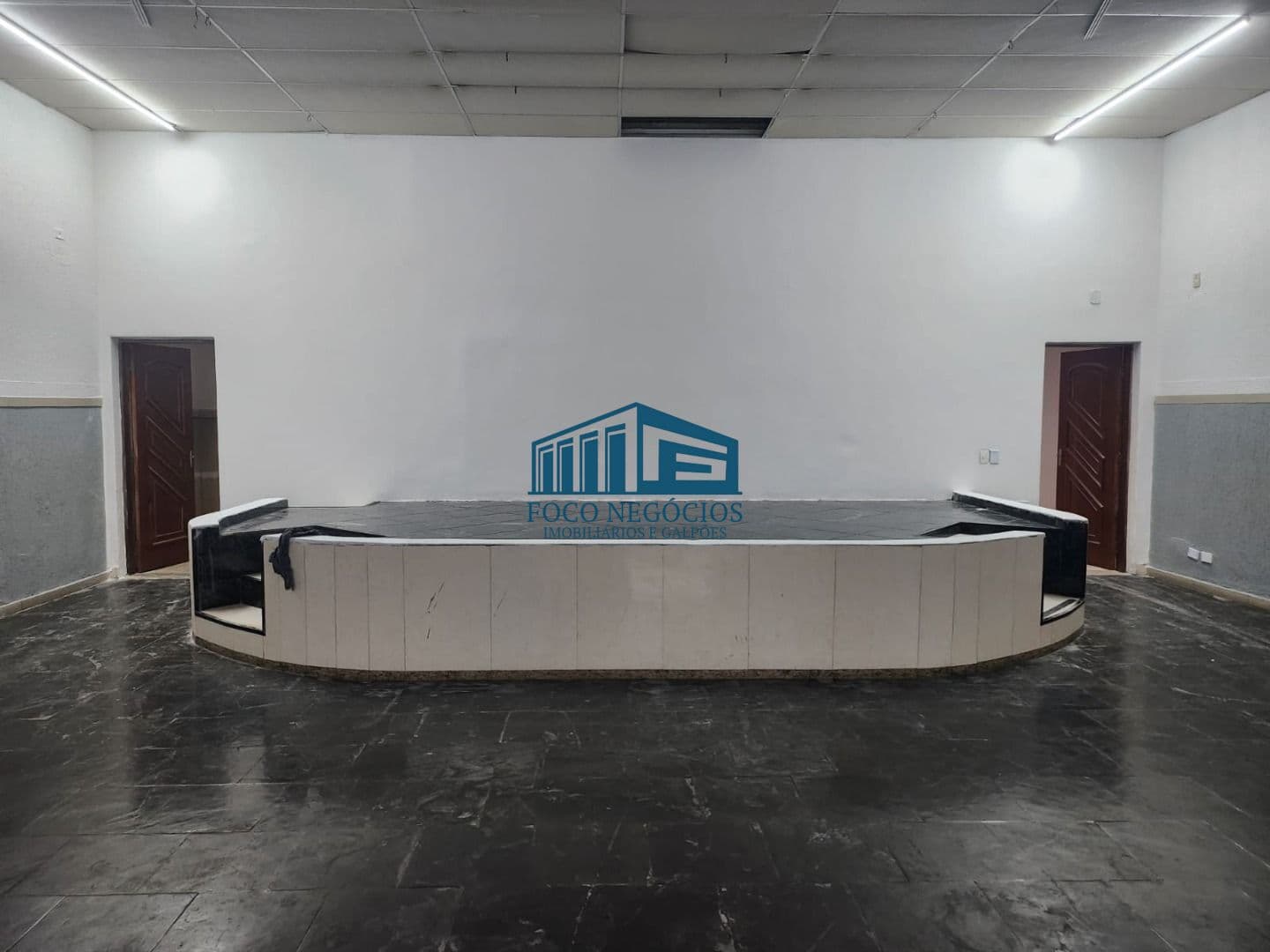 Salão para alugar, 332 m² - Parque das Américas - Mauá/SP.