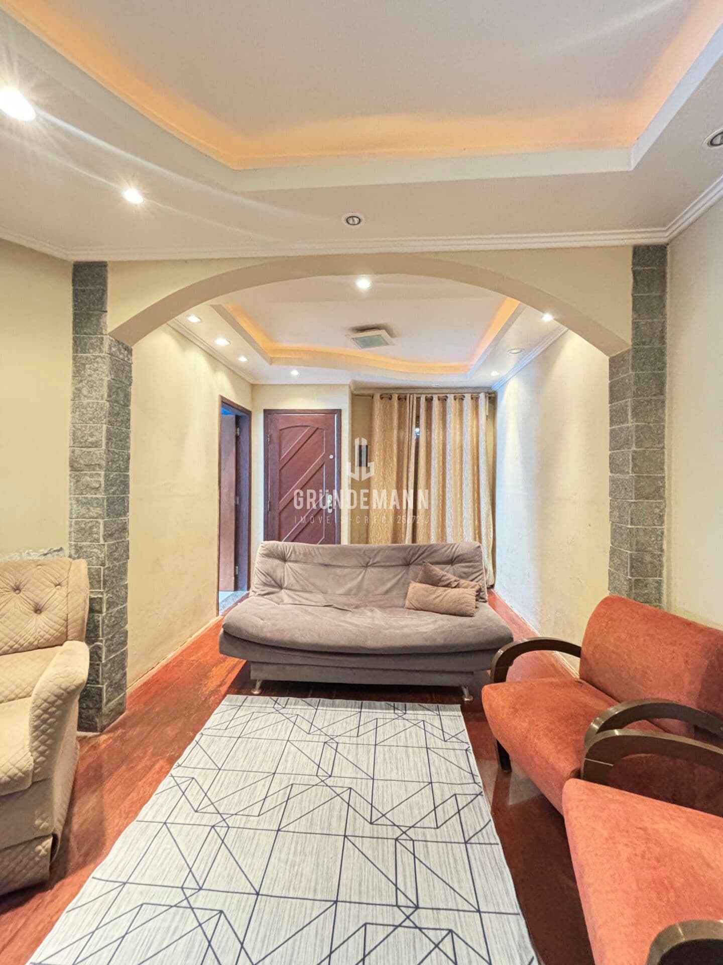 Casa 3 quartos, área gourmet e piscina, próximo a JK