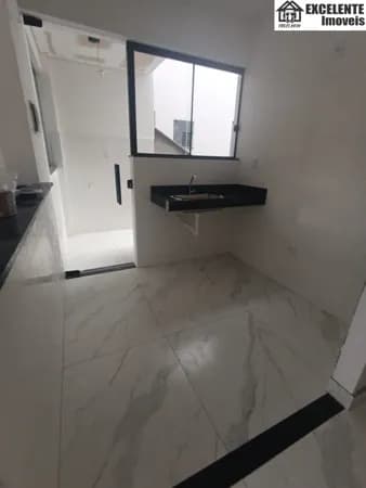 Apartamento 03 quartos, sala, cozinha, 01 banheiro, área de serviço e área descoberta frontal. RENDA IDEAL DE 6.500,00