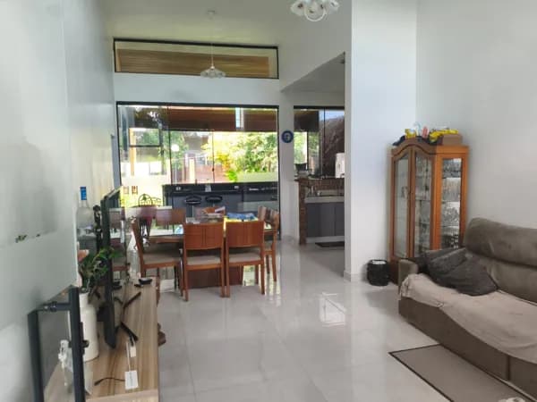 Linda casa de 178m no Bairro Novo Santos Dumont