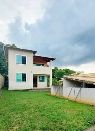 Excelente casa de 211m com 4 quartos a venda
