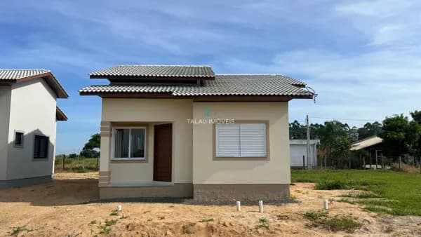Casa de alvenaria NOVA, recém construída, com 72,90m2
