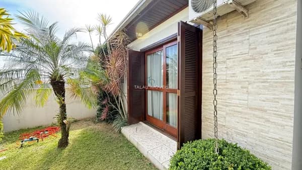 Casa alto padrão, Localizada no bairro Urussanguinha.
