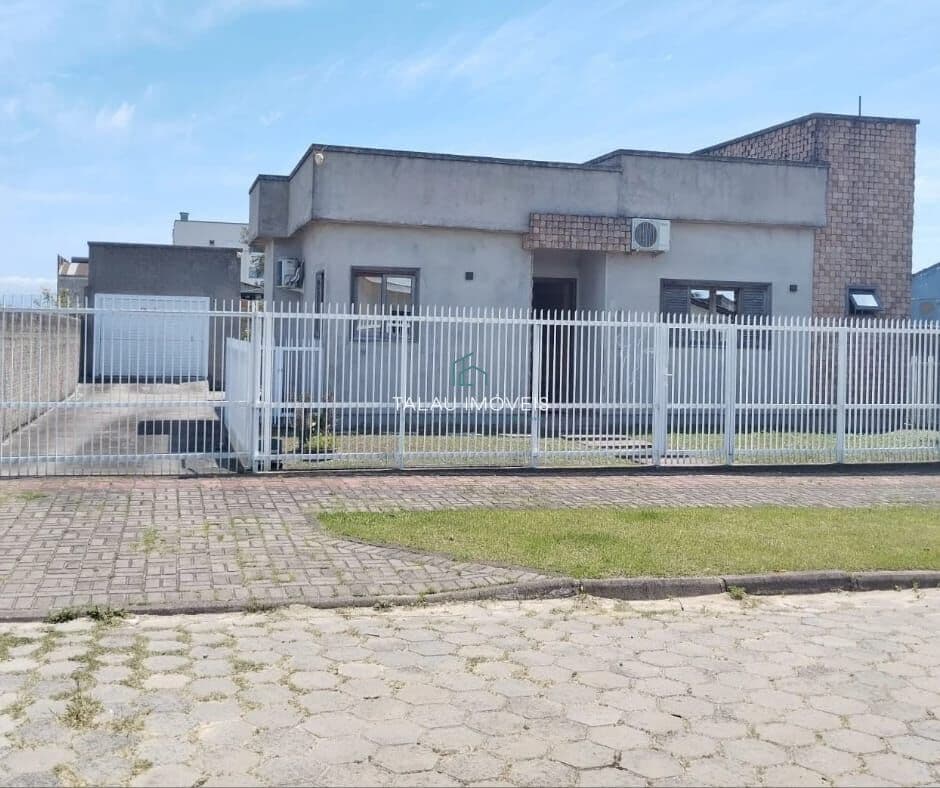 Casa de Alvenaria á venda, Localizada no Mato Alto