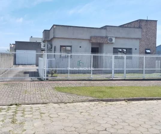 Casa de Alvenaria á venda, Localizada no Mato Alto