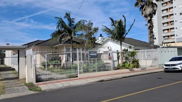 Casa a venda em um dos melhores bairros da cidade.