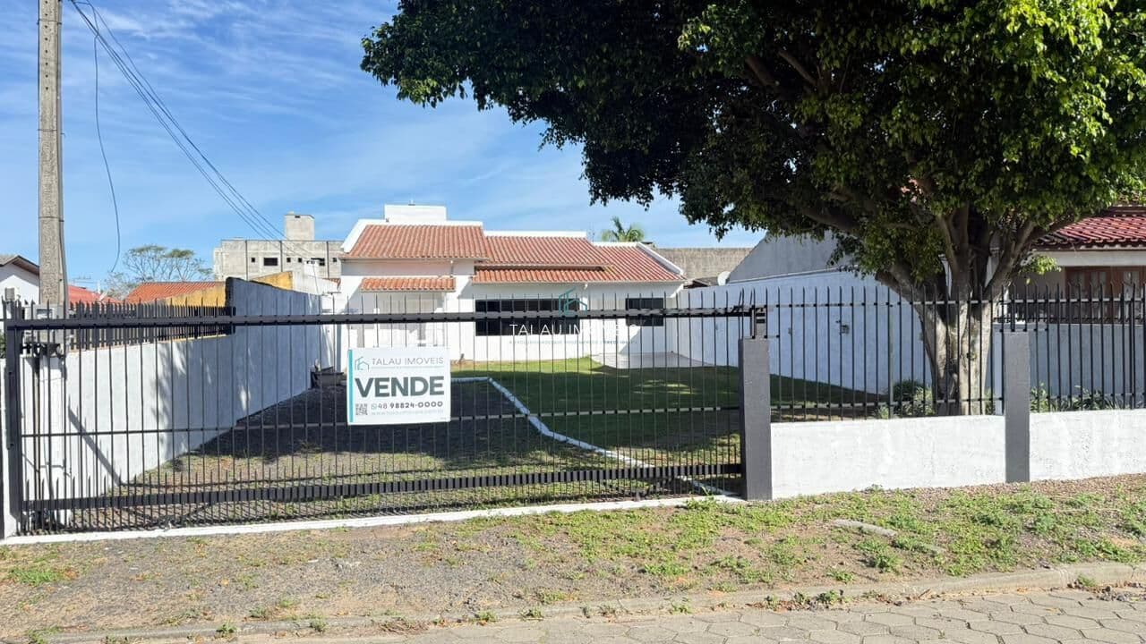 Casa com 108 m² , terreno medindo 12 X 30m, Localizado no bairro Urussanguinha.