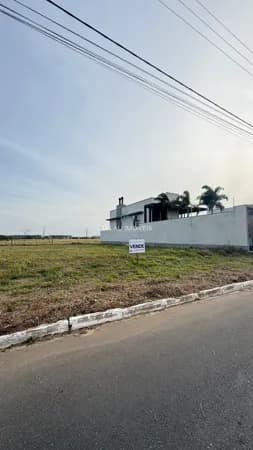 Terreno no Loteamento Açores medindo 15,20 X 29 com 440m2.