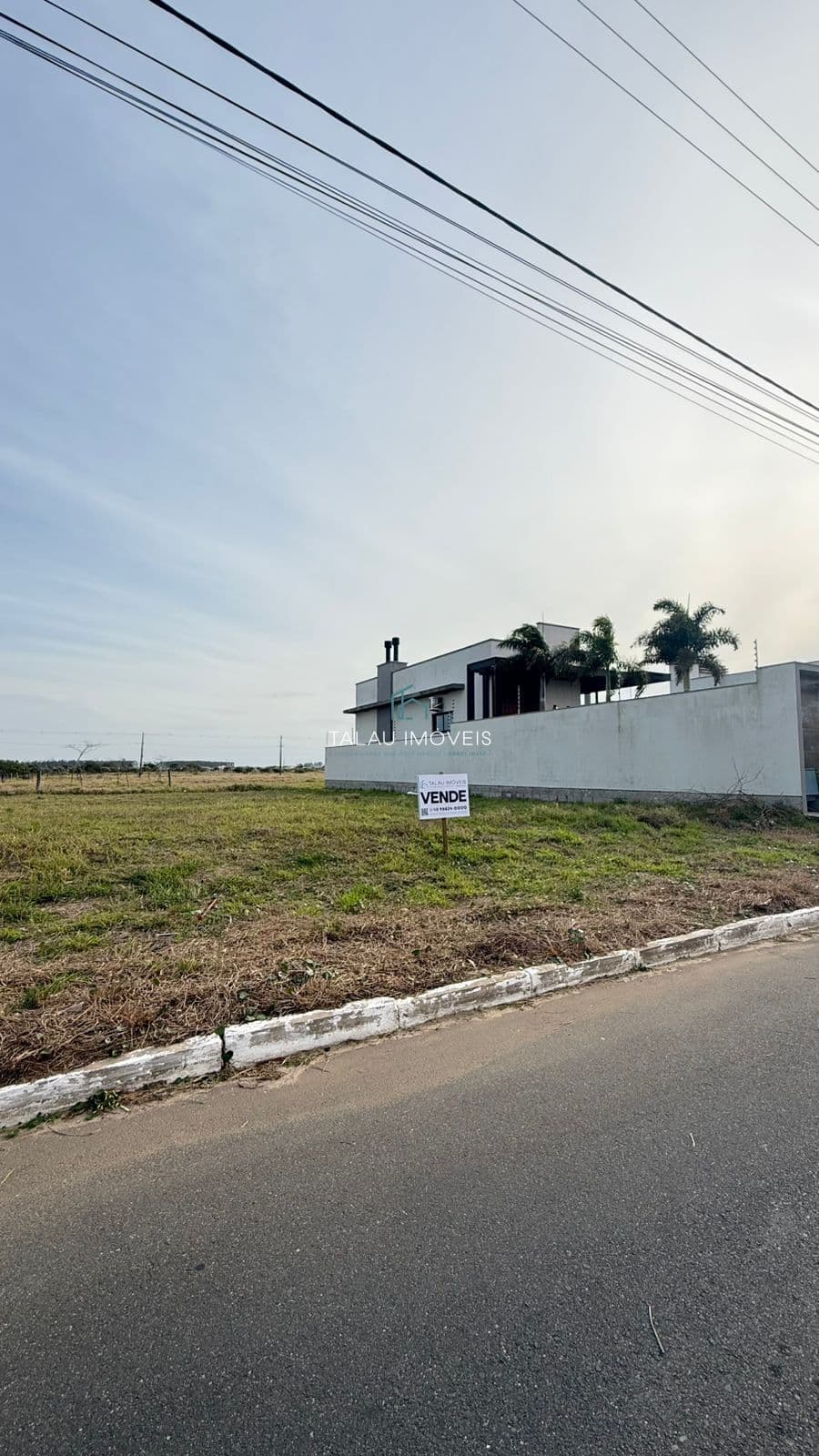 Terreno no Loteamento Açores medindo 15,20 X 29 com 440m2.